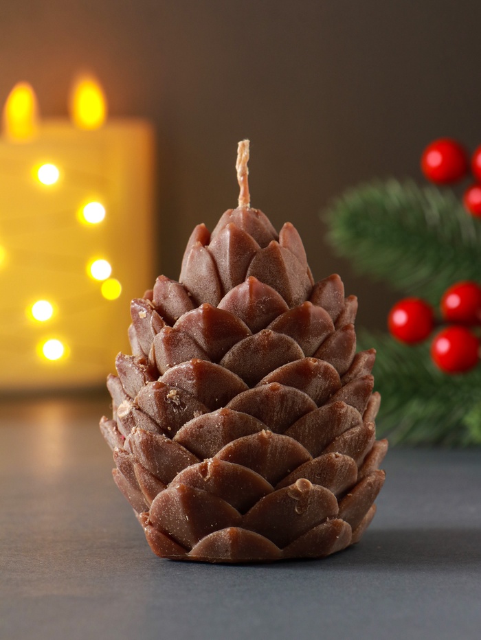 Свеча декоративная «Шишка новогодняя», коричневый, 6×7.5 см - Фото 1