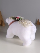 УЦЕНКА Декор «Белый мишка с еловым венком в бусинках» 13×23×13 см - Фото 3