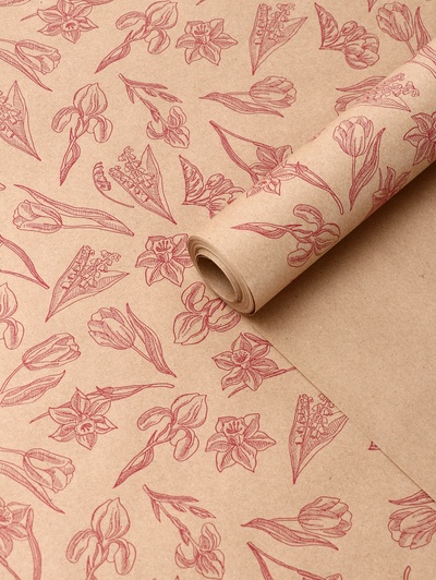 Бумага упаковочная крафт «Ирисы» красный цвет на коричневом фоне, 0.72×10±5% м, 60 г