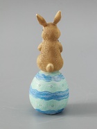 УЦЕНКА Сувенир полистоун "Зайчик на пасхальном яичке с букетом цветов" 6,5х5,5х14,5 см 10967038