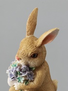 УЦЕНКА Сувенир полистоун "Зайчик на пасхальном яичке с букетом цветов" 6,5х5,5х14,5 см 10967038