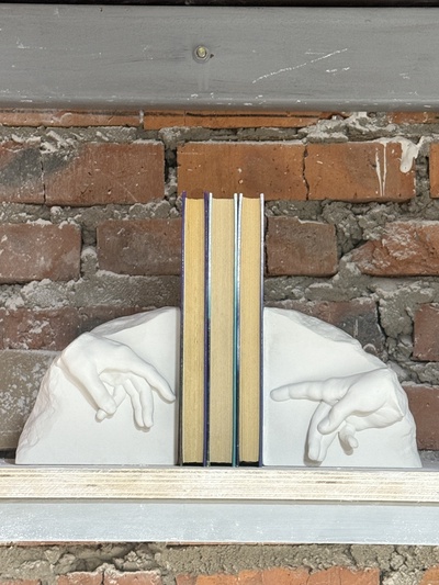 Гипсовая фигура «Сотворение Адама. Фрагмент», держатель для книг, 2 руки