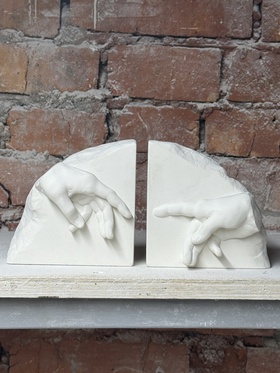 Гипсовая фигура «Сотворение Адама. Фрагмент», держатель для книг, 2 руки