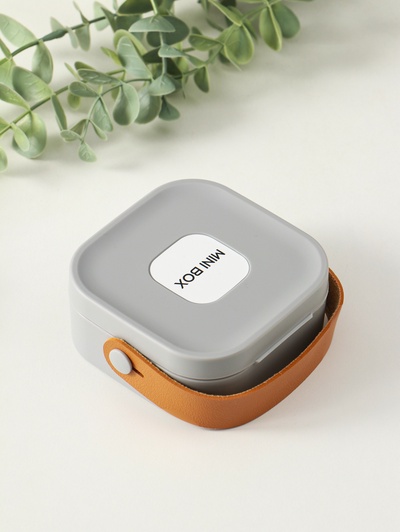 Шкатулка для украшений с зеркалом, с ручкой 3 ячейки, 3 полосы, серый, пластик, 9×9×3.8 см