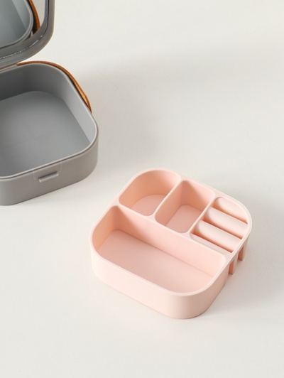 Шкатулка для украшений с зеркалом, с ручкой 3 ячейки, 3 полосы, серый, пластик, 9×9×3.8 см