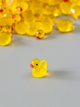 Набор фигурок флуоресцентных «Уточки», 100 шт., полистоун, 1.5×1.5 см 10904356