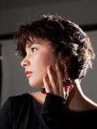 Серьги «Черешня», бордовые в золоте - Фото 6