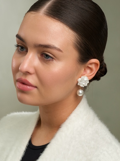 Серьги «Цветок с жемчугом», цвет молочный в золоте