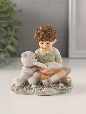 {{photo.Alt || photo.Description || 'УЦЕНКА Фигурка полистоун «Кудрявый мальчишка читает книжку медвежонку», 9×7×9 см'}}