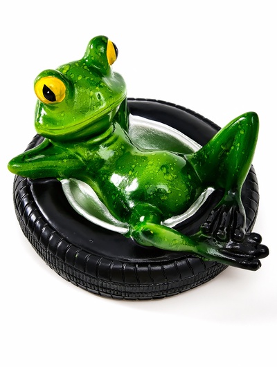 Садовая фигура из полистоуна «Лягушка лежит на шине», 14×13×9.5 см, водоплавающая