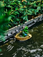 Садовая фигура 14 х 13 х 9,5 см "Лягушка в лодке" Водоплавающая 10924235