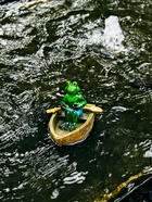 Садовая фигура 14 х 13 х 9,5 см "Лягушка в лодке" Водоплавающая 10924235