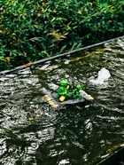 Садовая фигура 17 х 11 х 9,5 см "Лягушки на плоту" Водоплавающая 10924236