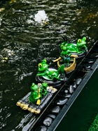 Садовая фигура 17 х 11 х 9,5 см "Лягушки на плоту" Водоплавающая 10924236