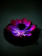 Садовый светильник для водоемов 28 х 28 х 9 см на солнечной бат-е "Лотос" лиловый N009 10933414