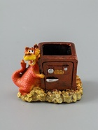 УЦЕНКА Сувенир полистоун карандашница "Дракоша у сейфа с монетами" 7.5х6.5х7,5 см 10971017