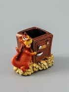 УЦЕНКА Сувенир полистоун карандашница "Дракоша у сейфа с монетами" 7.5х6.5х7,5 см 10971017