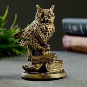 {{photo.Alt || photo.Description || 'УЦЕНКА Фигурка «Филин на книгах», под состаренное золото, 11×7×7 см'}}