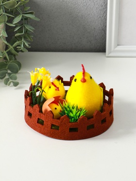 Фигурка пасхальная «Курочка с цыплятами на лужайке с забором», 12.5×12.5×8.5 см