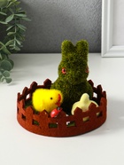 Фигурка пасхальная «Зайчик с цыплятами на лужайке с забором», 12.5×12.5×10.5 см - фото 63635003