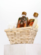 Подарочный набор новогодний в деревянной корзине: гель для душа, пена для ванны и полотенце, аромат тыквенный пирог и ванильный пряник, URAL LAB 10952758