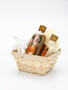 Подарочный набор новогодний в деревянной корзине: гель для душа, пена для ванны и полотенце, аромат тыквенный пирог и ванильный пряник, URAL LAB 10952758