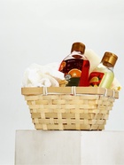 Подарочный набор новогодний косметики в деревянной корзине: гель для душа, пена и полотенце, URAL LAB 10952759