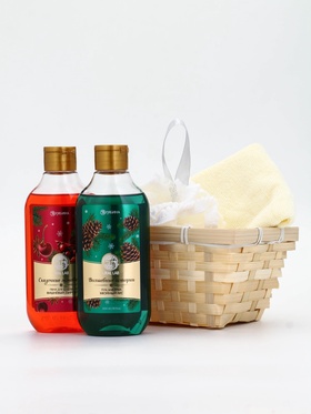 Подарочный набор новогодний в деревянной корзине: гель для душа, пена для ванны и полотенце, аромат хвойный лес и вишнёвый пирог, URAL LAB