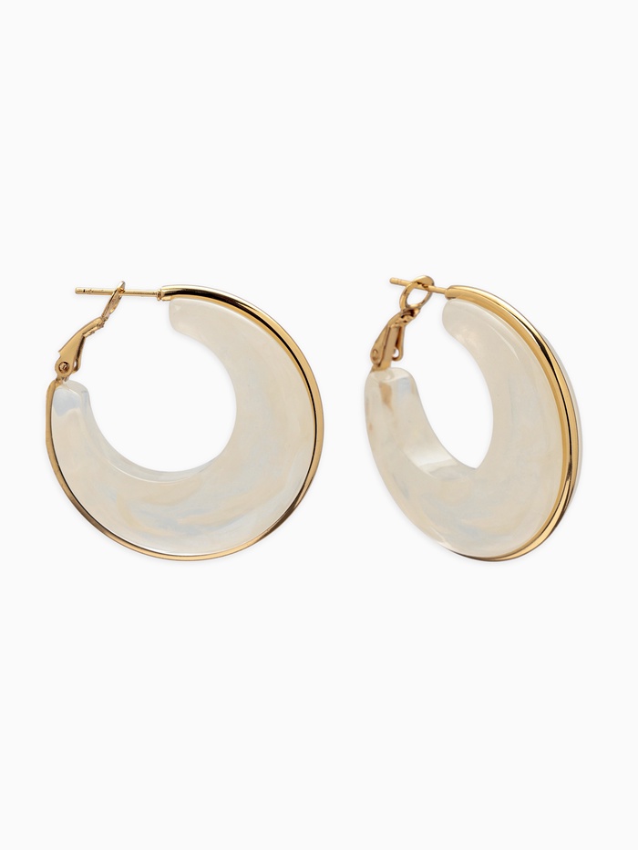 Серьги-кольца акрил «Тренд», цвет молочный в золоте - Фото 1