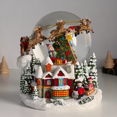 УЦЕНКА Снежный шар новогодний стеклянный «Сани Деда Мороза», музыкальный, световой, d=12 см, 17×16.5×17.5 см