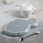 УЦЕНКА Чайная пара «Листочек» чашка 320 мл, 12×9×8 см, блюдце 25.5×16×2 см, ложка, цвет серый 1097537 - Фото 3