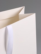 Пакет подарочный ламинированный горизонтальный «Белый», 40×32×13 см - Фото 4