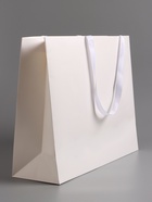 Пакет подарочный ламинированный горизонтальный «Белый», 48×39×16 см - Фото 3