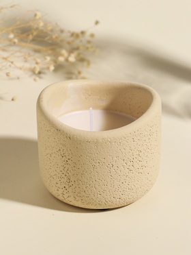 Свеча в подсвечнике вулканическом «Изгиб», белая, 8.3×8.5×7 см