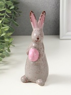 Фигурка керамика «Зайка с пасхальным яичком», серый, 5.5×6.2×15 см - фото 65466348
