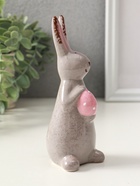 Фигурка керамика «Зайка с пасхальным яичком», серый, 5.5×6.2×15 см - фото 65466350