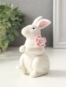 Фигурка керамика «Зайка с цветком», белый, 4.5×8×11.8 см