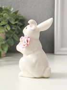 Фигурка керамика «Зайка с цветком», белый, 4.5×8×11.8 см - фото 809426271