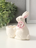 Фигурка - подставка для яйца керамика «Зайка с цветком», белый, 10.5×4.5×10 см - фото 65466358