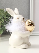 Фигурка «Зайка с золотым пасхальным яичком», керамика, пух, белый 8×10.5×14 см - фото 65466362