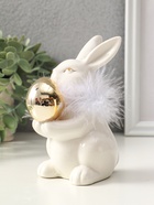 Фигурка «Зайка с золотым пасхальным яичком», керамика, пух, белый 8×10.5×14 см - фото 809426282