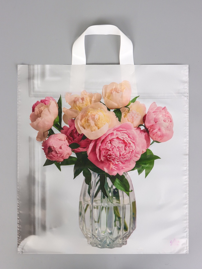 Пакет подарочный «Роскошные пионы» полиэтиленовый, с петлевой ручкой, 40×36 см 37 мкм - Фото 1