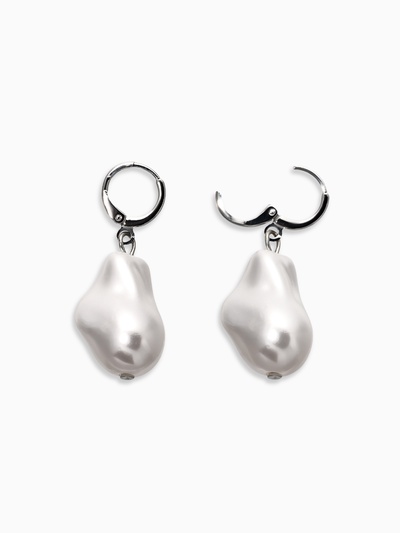 Серьги кольца с подвесками «Жемчуг барокко», белые в серебре