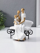 Сувенир полистоун "Родители с малышом на диванчике" бело-золотой 12,5х18х22,5 см - фото 65568750