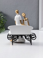 Сувенир полистоун "Родители с малышом на диванчике" бело-золотой 12,5х18х22,5 см - фото 65568751