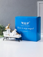 Сувенир полистоун "Парочка лежит на кушетке" бело-золотой 7х21,5х18,5 см - фото 65568772