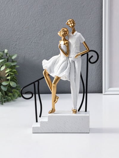 Фигура полистоун «Парочка стоит у перил», бело-золотой, 5.5×20×26.5 см