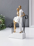 Сувенир полистоун "Парочка стоит у перил" бело-золотой 5,5х20х26,5 см 10954822