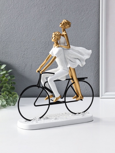 Фигура полистоун «Парочка на велосипеде», бело-золотой, 8.5×23×29 см