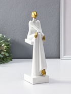 Сувенир полистоун "Стильная девушка на стуле" белый с золотом 7,5х10,5х29,5 см - фото 65568798